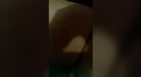 Desi babe se moja y salvaje con los golpes duros de su esposo 0 mín. 50 sec