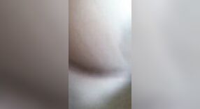 Een steamy Indiase seks video featuring een rondborstige kantoor worker en haar collega zich overgeeft in sommige heet hotel actie 1 min 30 sec