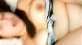 Gadis desi dari Jaipur dengan payudara besar turun dan kotor di rumahnya 3 min 40 sec