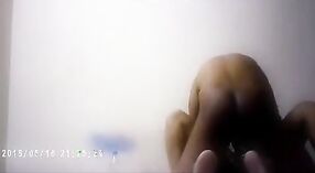 Pasangan desi memanjakan diri dalam seks buatan sendiri di depan kamera 5 min 20 sec