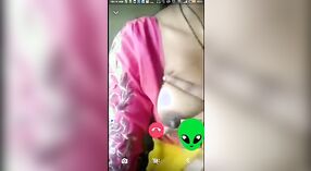 Vidéo de sexe de fille indienne mettant en vedette ses beaux seins et son doigté 1 minute 20 sec