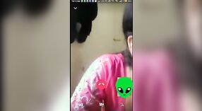 Vidéo de sexe de fille indienne mettant en vedette ses beaux seins et son doigté 1 minute 40 sec