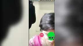Rapariga indiana Vídeo de sexo com os seus belos seios e dedilhado 2 minuto 40 SEC