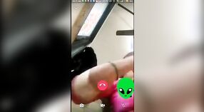 Vidéo de sexe de fille indienne mettant en vedette ses beaux seins et son doigté 3 minute 00 sec