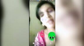 印度女孩的性爱视频以她美丽的乳房和指法为特色 3 敏 30 sec