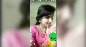 Rapariga indiana Vídeo de sexo com os seus belos seios e dedilhado 0 minuto 30 SEC