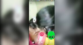 Rapariga indiana Vídeo de sexo com os seus belos seios e dedilhado 0 minuto 40 SEC