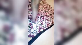 Desi femme fait une pipe à son mari dans cette vidéo chaude 3 minute 50 sec