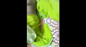 Indische Desi-Tante wird in diesem dampfenden Video ungezogen mit ihrem Ehepartner 0 min 0 s