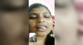 Tamil esposa goza de um telefone sexo bate-papo com um cara no filme 2 minuto 10 SEC