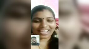 Tamil esposa goza de um telefone sexo bate-papo com um cara no filme 3 minuto 00 SEC