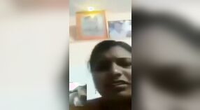 Tamil esposa goza de um telefone sexo bate-papo com um cara no filme 0 minuto 40 SEC