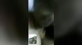 Tamil esposa goza de um telefone sexo bate-papo com um cara no filme 0 minuto 50 SEC