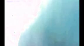 தேசி கல்லூரி பெண் பூங்காவில் தனது காதலனுடன் வெளிப்புற உடலுறவை அனுபவிக்கிறாள் 4 நிமிடம் 40 நொடி