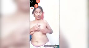 Desi mms striptis mengarah ke seks India yang beruap 0 min 0 sec