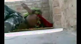 இந்திய மிஷனரி தம்பதியினர் தங்கள் பாலியல் ஆசைகளை கூரையில் ஆராய்கின்றனர் 3 நிமிடம் 40 நொடி