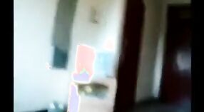 भारतीय महाविद्यालयीन मुलगी खाली उतरली आणि तिच्या प्रियकराबरोबर होममेड अश्लील व्हिडिओमध्ये घाणेरडी आहे 1 मिन 20 सेकंद