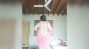 Uwodzicielski Striptiz ciocia Indian w nagim wideo MMS 2 / min 10 sec