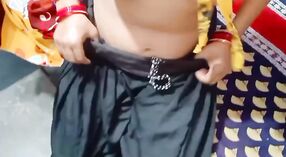 Indyjski dziewczyna dostaje jej pussy lizały i fucked w gorącej imprezie 2 / min 50 sec