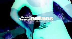 Индийская бхабхи с большими сиськами снимается в страстном секс-видео 4 минута 40 сек