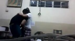 印度大学女孩的性爱录像带在教室里泄漏 3 敏 10 sec