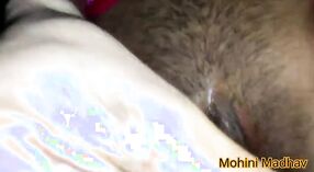 লোমশ কিশোর তার পাবগুলিতে মোটামুটি চোদা এবং বাঁড়া পায় 1 মিন 20 সেকেন্ড