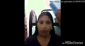 دیہاتی ہوت کی ایم ایم سی میوزک ویڈیو میں اس کے ننگے جسم اور بڑی چوچیان کی خصوصیات ہیں ۔ 1 کم از کم 20 سیکنڈ
