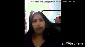 دیہاتی ہوت کی ایم ایم سی میوزک ویڈیو میں اس کے ننگے جسم اور بڑی چوچیان کی خصوصیات ہیں ۔ 1 کم از کم 30 سیکنڈ