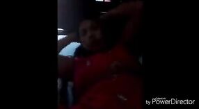 دیہاتی ہوت کی ایم ایم سی میوزک ویڈیو میں اس کے ننگے جسم اور بڑی چوچیان کی خصوصیات ہیں ۔ 2 کم از کم 20 سیکنڈ