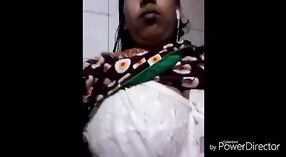 Dehati Hout ' s MMC muziekvideo toont haar naakte lichaam en Grote borsten 1 min 00 sec