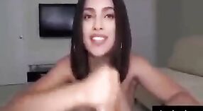 Смотрите это страстное порно видео, демонстрирующее чувственные навыки мастурбации Приянки Чопры 0 минута 30 сек