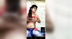 Desi beauty révèle ses seins et joue avec elle-même lors d'un appel vidéo porno 3 minute 20 sec