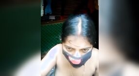 Aktris Bengali amatir Budi Desi telanjang untuk video musik 0 min 0 sec