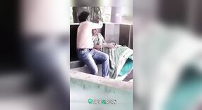 देसी महाविद्यालयीन विद्यार्थ्याने तिच्या प्रियकराला देसी एमएमएस व्हिडिओमध्ये शोषून घेतले 1 मिन 40 सेकंद