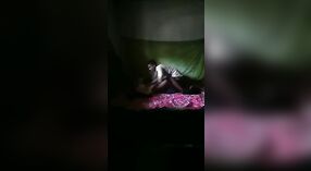 આ લીક થયેલી વિડિઓમાં, એક દેશી છોકરી તેની રુવાંટીવાળું બિલાડી એક એક્સએક્સએક્સ-કદના ડિક દ્વારા મર્યાદા સુધી ખેંચાય છે 4 મીન 20 સેકન્ડ