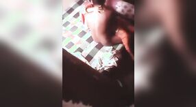 Desi Maid的屁股在业余视频中被隐藏的凸轮砸了 4 敏 50 sec