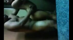 Desi Masalas Deepthroat und orale Stimulation im Video von Chennai Couple 2 min 40 s