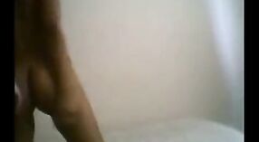 Verstecktes cam-video einer indischen Tante von einer dampfenden mms-sitzung 0 min 0 s