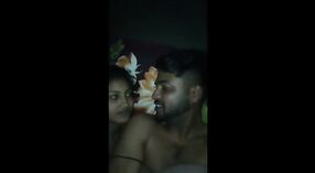 Pasangan India sing skandal ketemu online bocor menyang Jaring 1 min 20 sec