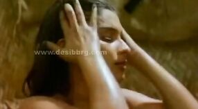 దేశీ పోర్న్ స్టార్ మరియు ఆమె సహోద్యోగి షవర్‌లో వారి లైంగిక కోరికలను అన్వేషిస్తారు 1 మిన్ 20 సెకను