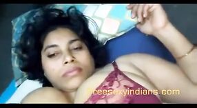 Une Indienne au gros cul se fait pilonner la chatte par un devar dans un porno fait maison 3 minute 20 sec