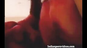 Bintang bhabhi desa Bangla dalam film porno India yang beruap 4 min 40 sec
