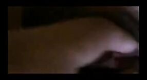 Pakistańska MILF dostaje niegrzeczny z twardym kutasem w tym hardcorowym filmie 2 / min 50 sec