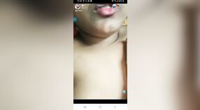 Une fille bangladaise Livecious présente un film sexuel torride pour satisfaire vos désirs 2 minute 00 sec