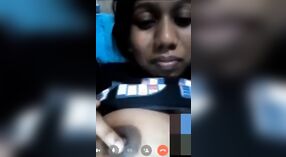Gadis Srilankan kang amba alam susu bakal nggawe sampeyan lan hard 2 min 40 sec