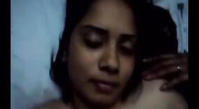 Indisches Bhabhi-Sexvideo mit einem devar, der zu Hause mündliches Vergnügen bekommt 0 min 0 s
