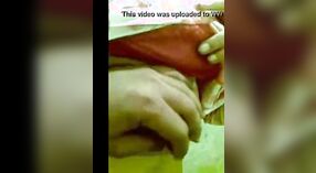 पंजाबमधील भारतीय काकू या निंदनीय व्हिडिओमध्ये तिच्या शेजा with ्यासह खाली उतरतात 3 मिन 40 सेकंद