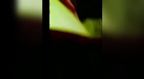 पंजाबमधील भारतीय काकू या निंदनीय व्हिडिओमध्ये तिच्या शेजा with ्यासह खाली उतरतात 7 मिन 50 सेकंद