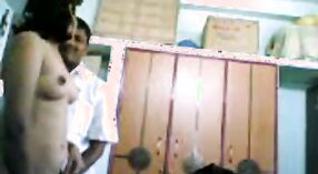 Vagina berbulu dan payudara besar istri India Chennai dalam video seks oral 6 min 20 sec