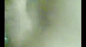 பெரிய புண்டை கொண்ட இந்திய டீன் ஏஜ் தனது சகோதரருடன் தங்கள் வீட்டில் காட்டுத்தனமாக இருக்கும் 7 நிமிடம் 40 நொடி
